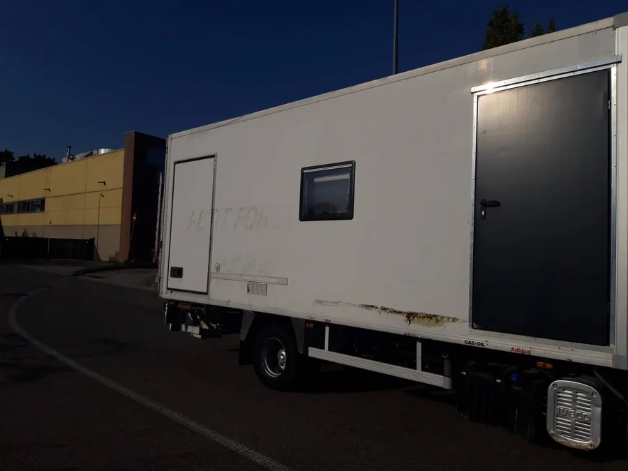 Autocarro dopo un intervento di carrozzeria documentato da un cliente
